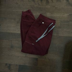 Figs regular waist zamora burgundy